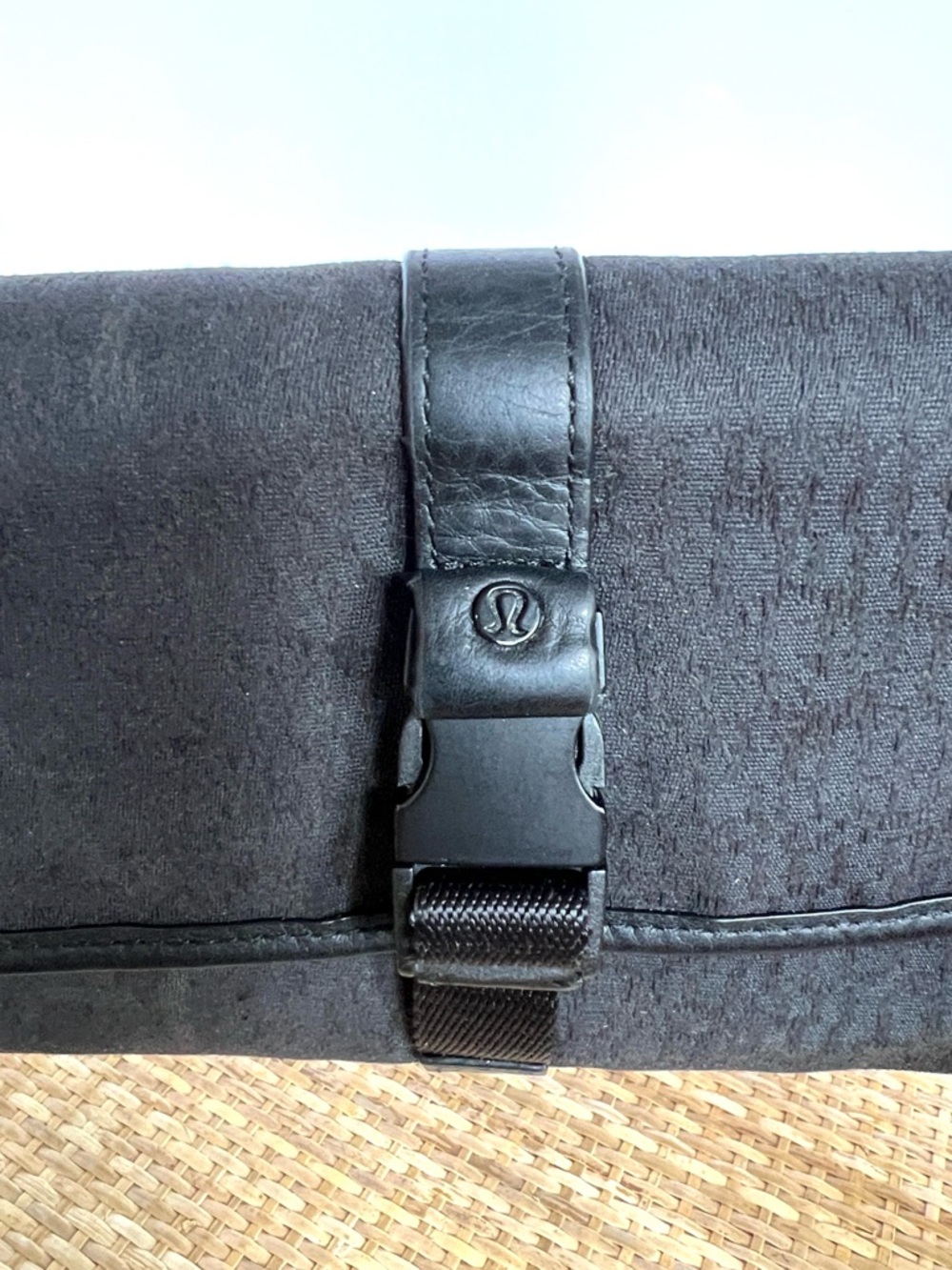 Lululemon Test of Time Travel Wallet Black Removable pouch leather trim repel - Picture 7 of 13